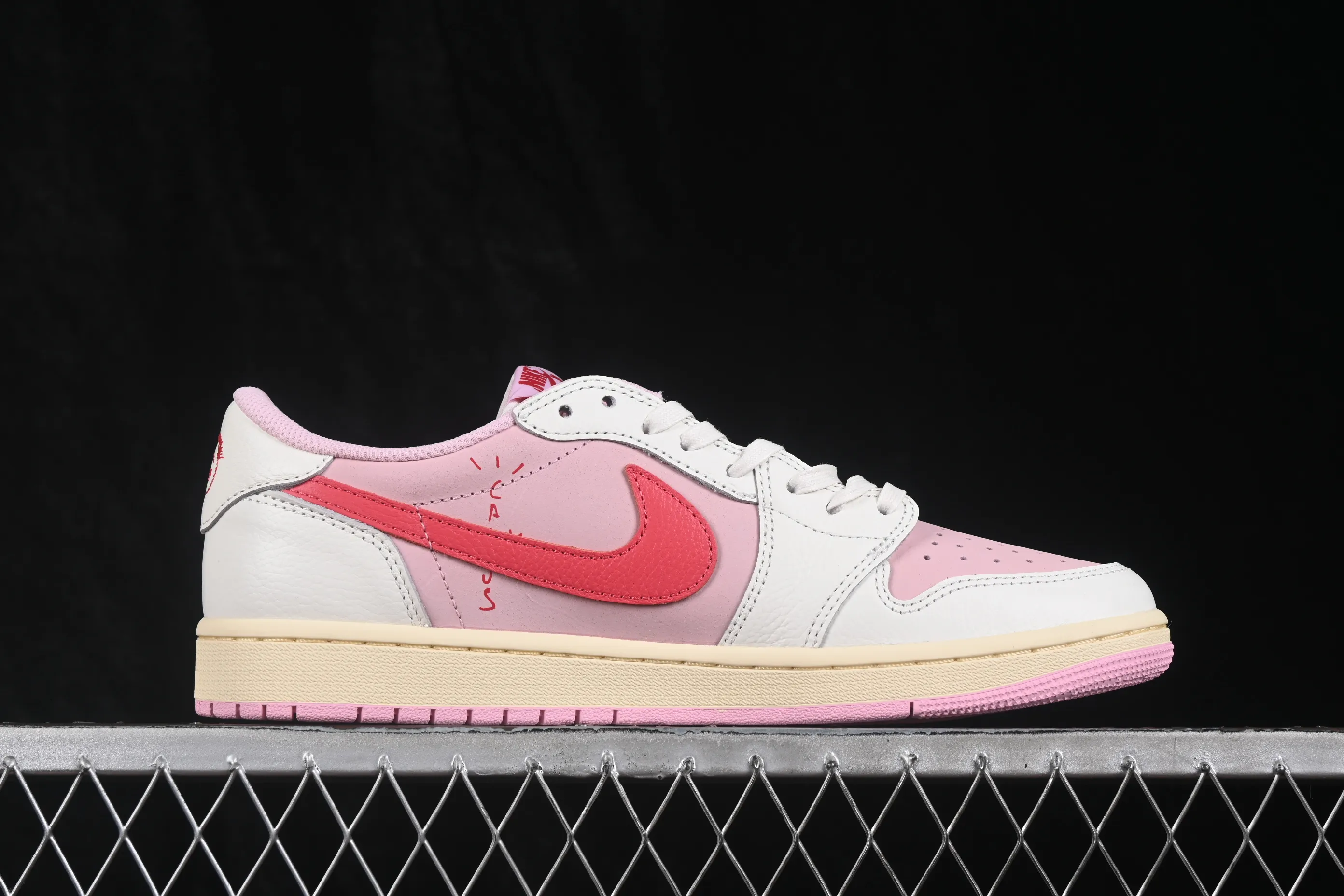 All categories Air Jordan Jordan series basketball shoes Air Jordan 1 Low GX foreign trade version Travis Scott x Air Jordan 1 Low OG AJ1 Joe 1 undercut low top full head layer IQ7604-101